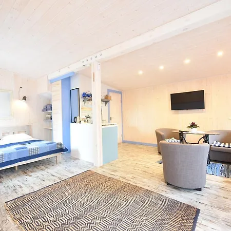 Namelis Poilsiui Prie Juros